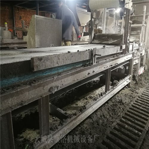 免拆模板設(shè)備生產(chǎn)線及免拆模板生產(chǎn)線設(shè)備操作方法